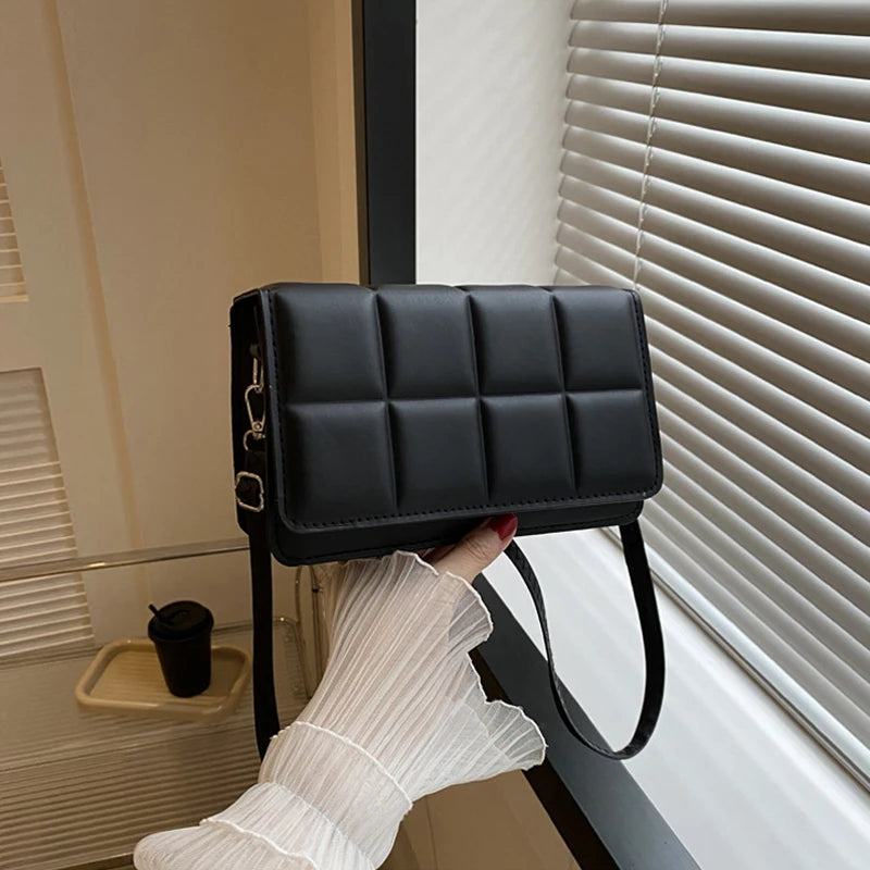 Avelisse – Cuero PU Premium con Cadena Dorada