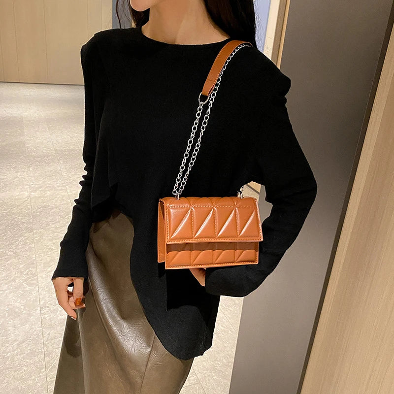 Avelisse – Cuero PU Premium con Cadena Dorada