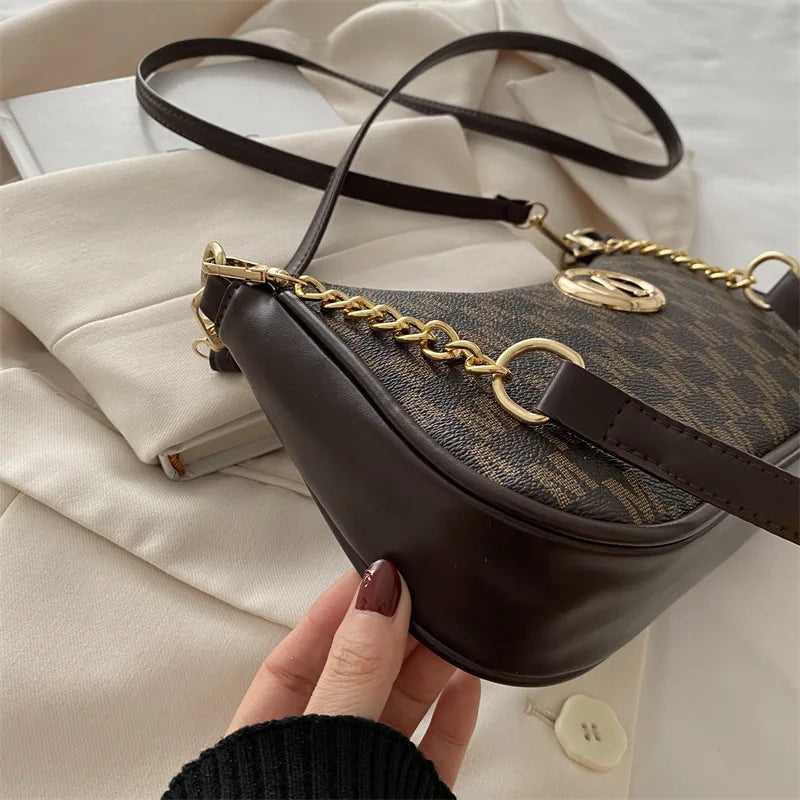 Maisonelle – Diseño Vintage con Detalle Dorado Premium