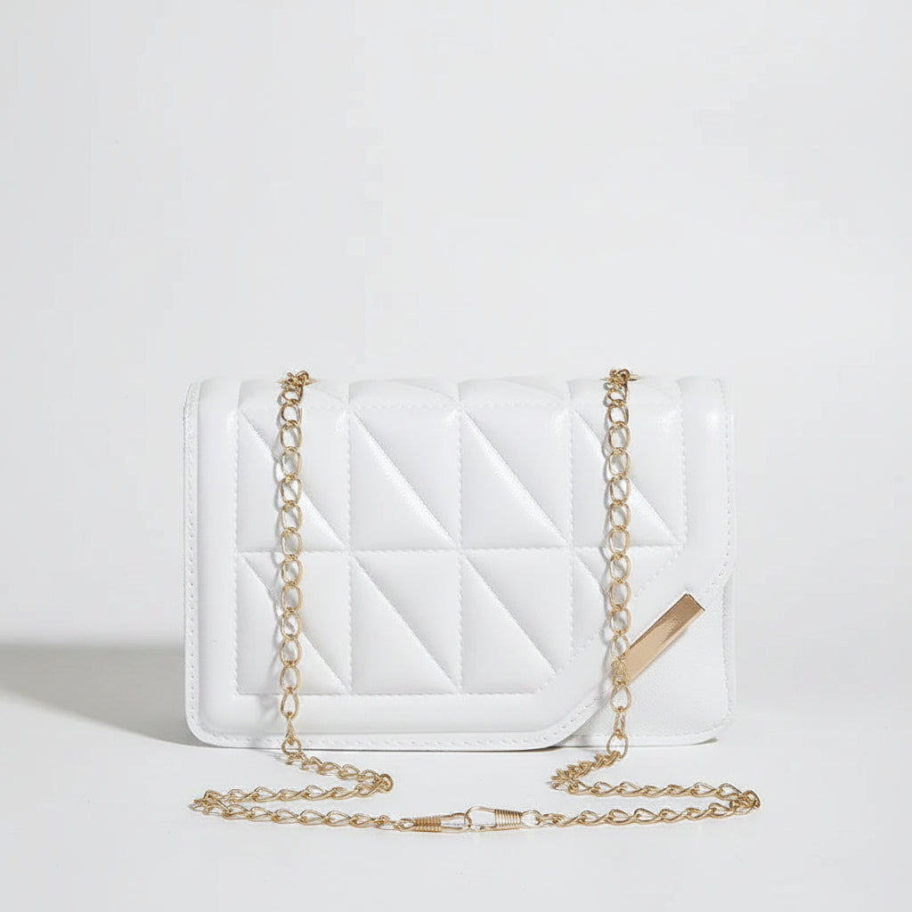 Noirévia – Diseño Quilted Negro con Detalle de Lujo