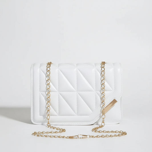 Noirévia – Diseño Quilted Negro con Detalle de Lujo
