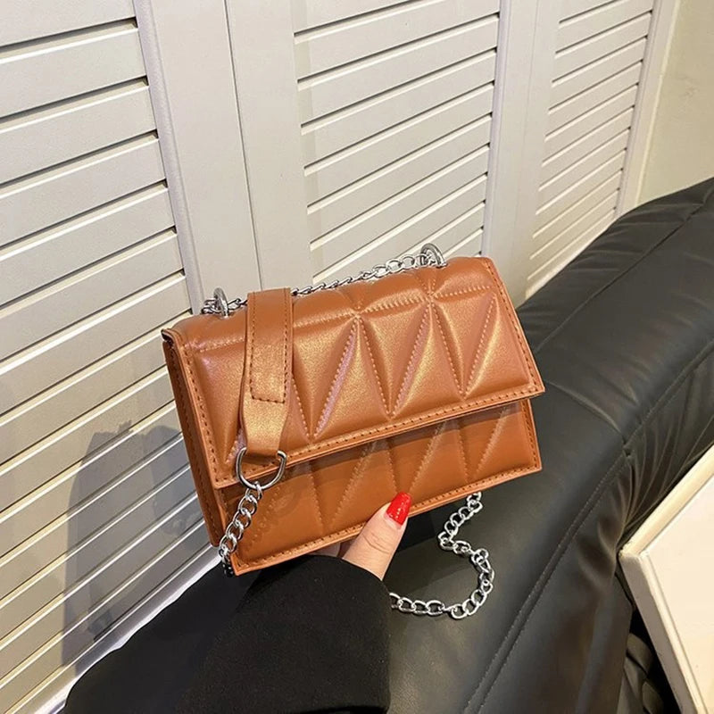 Avelisse – Cuero PU Premium con Cadena Dorada