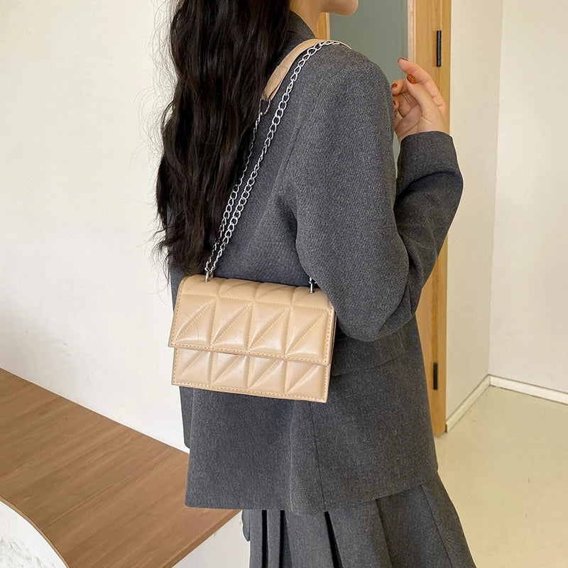 Avelisse – Cuero PU Premium con Cadena Dorada