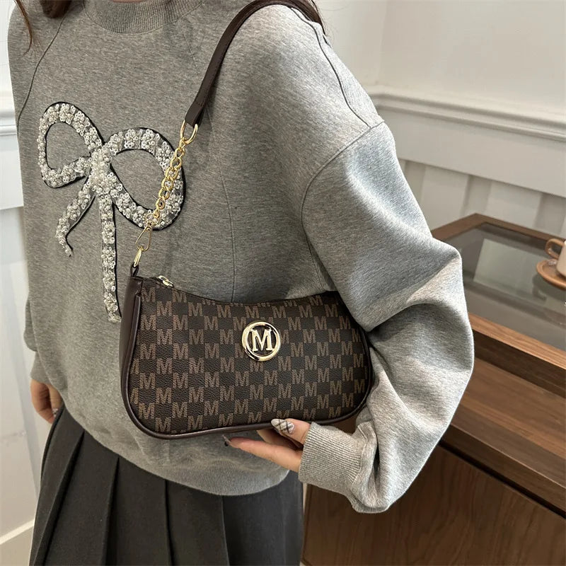 Maisonelle – Diseño Vintage con Detalle Dorado Premium