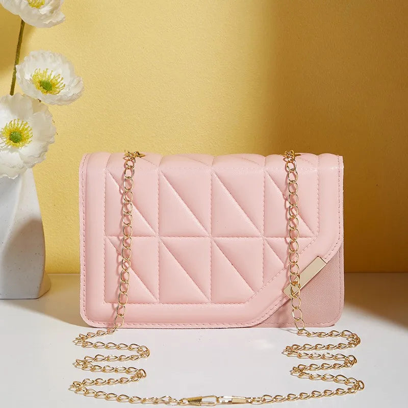Noirévia – Diseño Quilted Negro con Detalle de Lujo