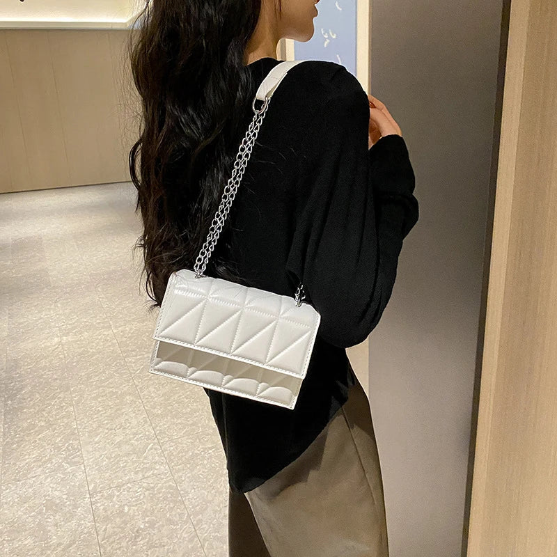 Avelisse – Cuero PU Premium con Cadena Dorada