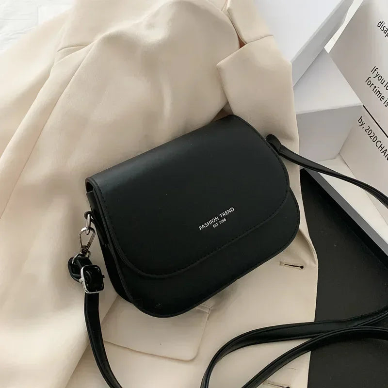 Évanna – Saddle Bag de Cuero PU con Diseño Elegante
