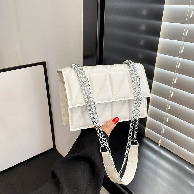 Avelisse – Cuero PU Premium con Cadena Dorada