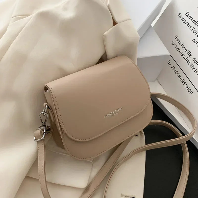 Évanna – Saddle Bag de Cuero PU con Diseño Elegante