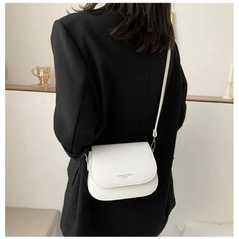 Évanna – Saddle Bag de Cuero PU con Diseño Elegante