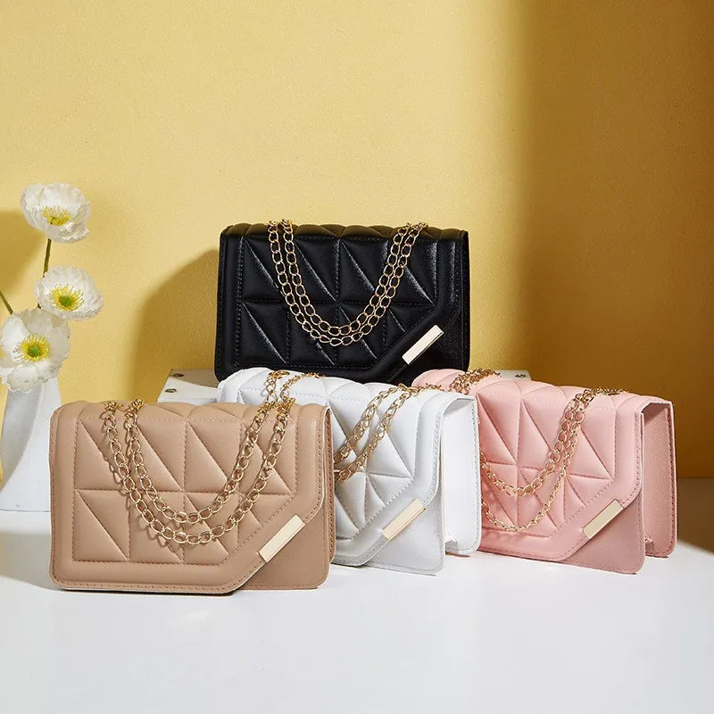 Noirévia – Diseño Quilted Negro con Detalle de Lujo