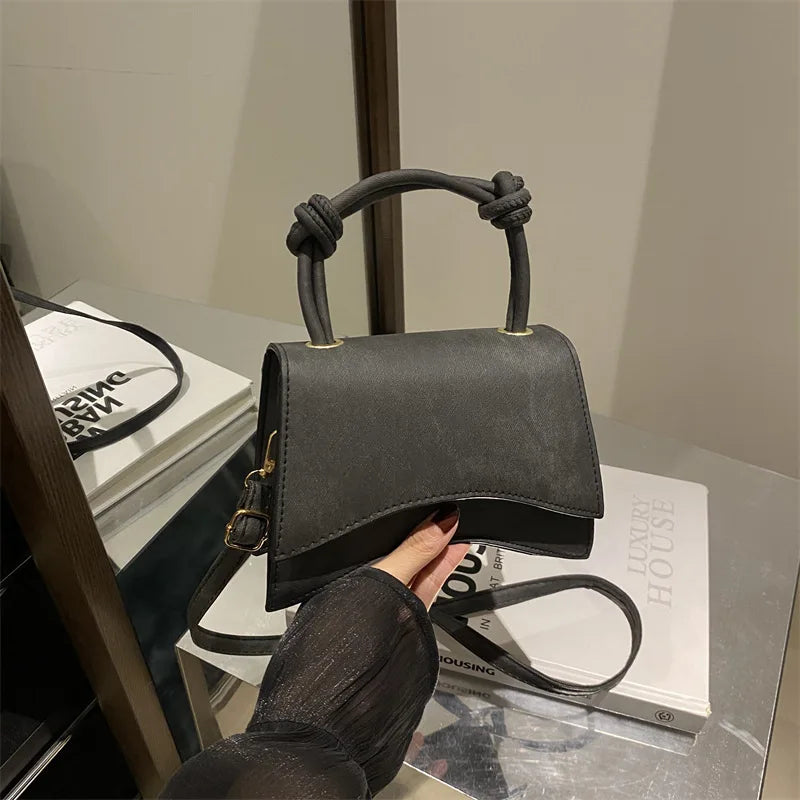 Valessia – Mini Bolso Cuadrado de Elegancia Atemporal