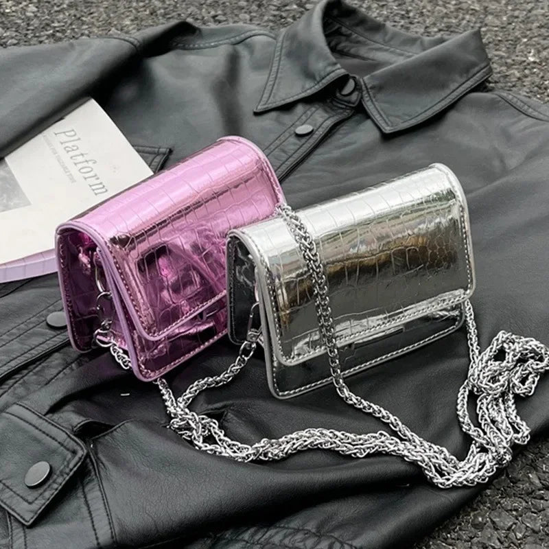 Évora – Mini Bandolera Cuadrada con Cadena Premium