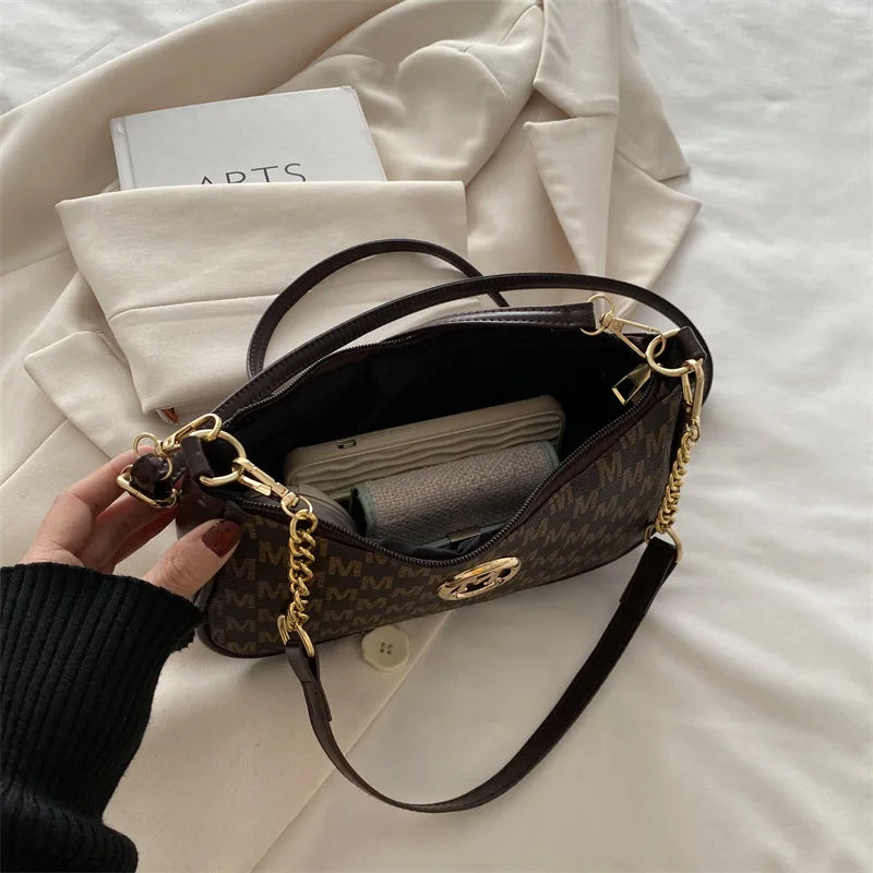 Maisonelle – Diseño Vintage con Detalle Dorado Premium