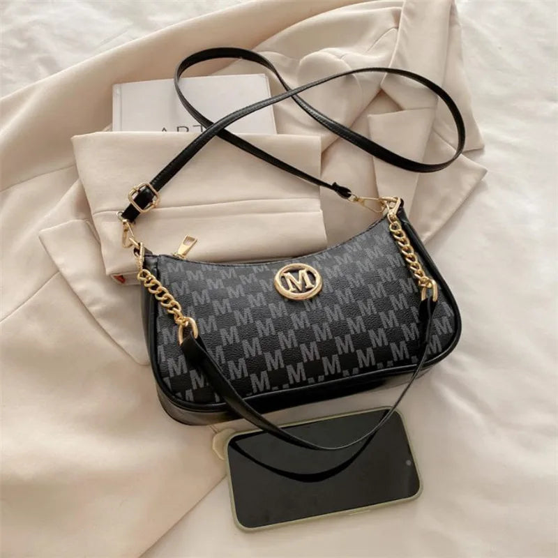 Maisonelle – Diseño Vintage con Detalle Dorado Premium