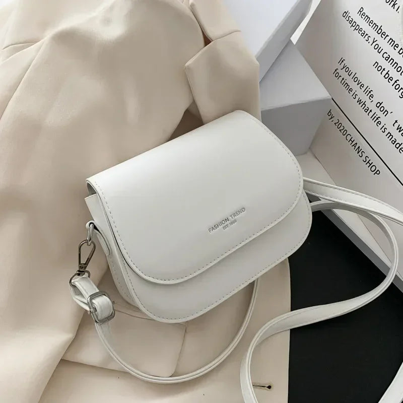Évanna – Saddle Bag de Cuero PU con Diseño Elegante